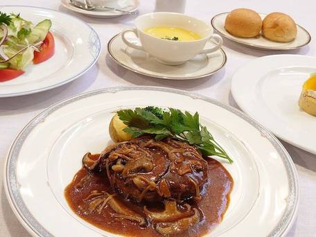 旧軽井沢ホテル東雲 / 1