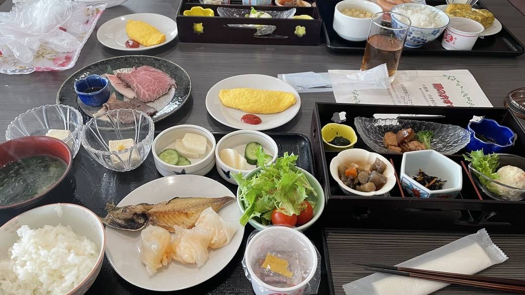 大満足の朝ご飯
品数豊富なビュッフェ / 1