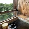 部屋の露天風呂です。茶褐色のモール泉の温泉が良かったです。