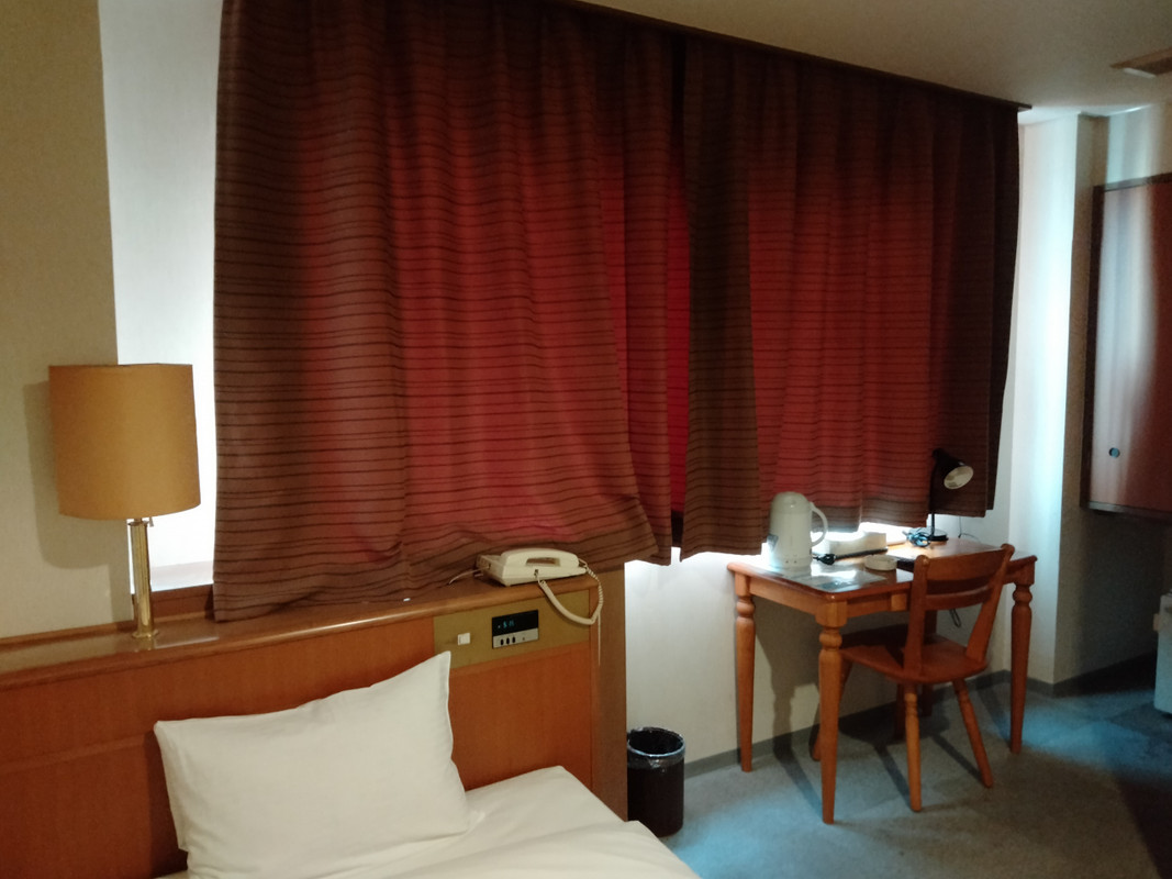 5階のシングル客室（喫煙）