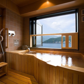 本格フレンチが楽しめる、富士山麓の老舗ホテル3455565