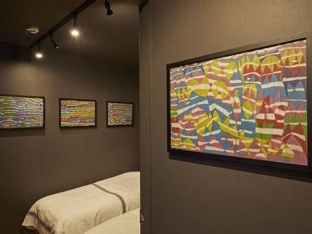 GALLERY HOTEL DISTORTION 9 / 4