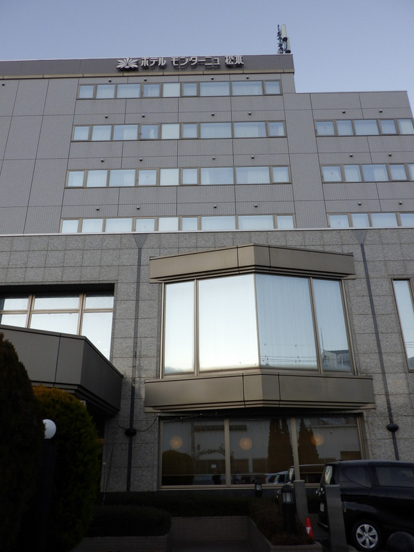 松本駅の裏側です