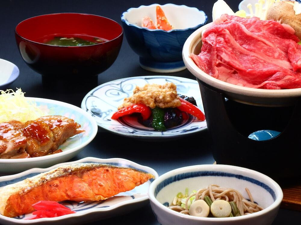 旅館のお食事処