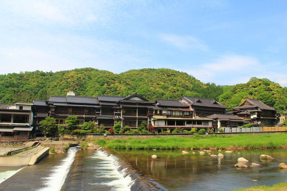 三朝温泉　老舗旅館の太鼓橋