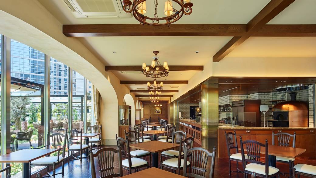 イタリア料理店の
優雅な朝食ビュッフェ / 4