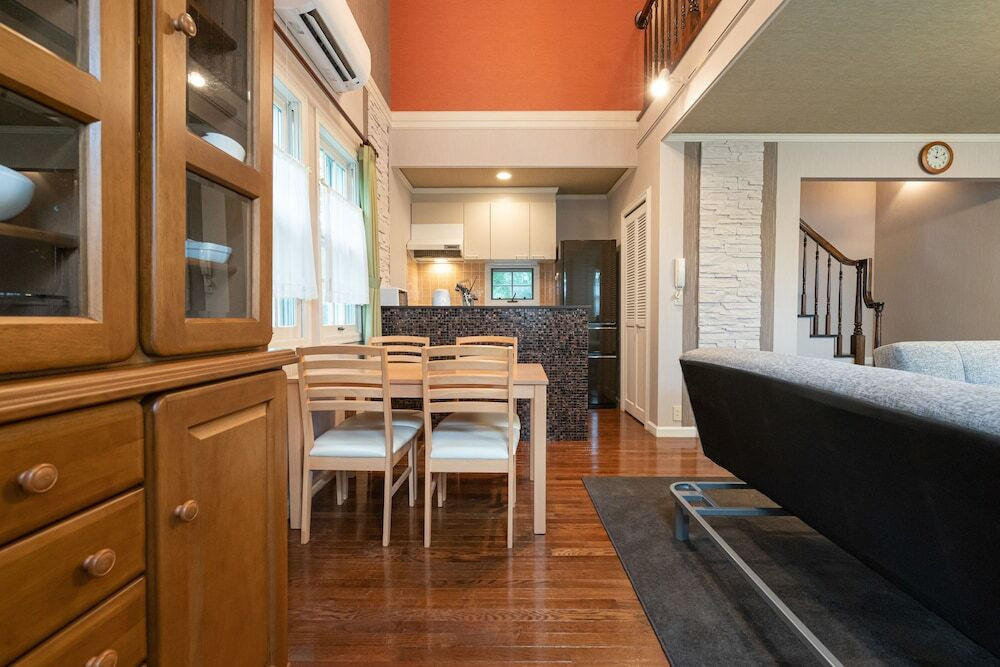 客室内のダイニングエリア