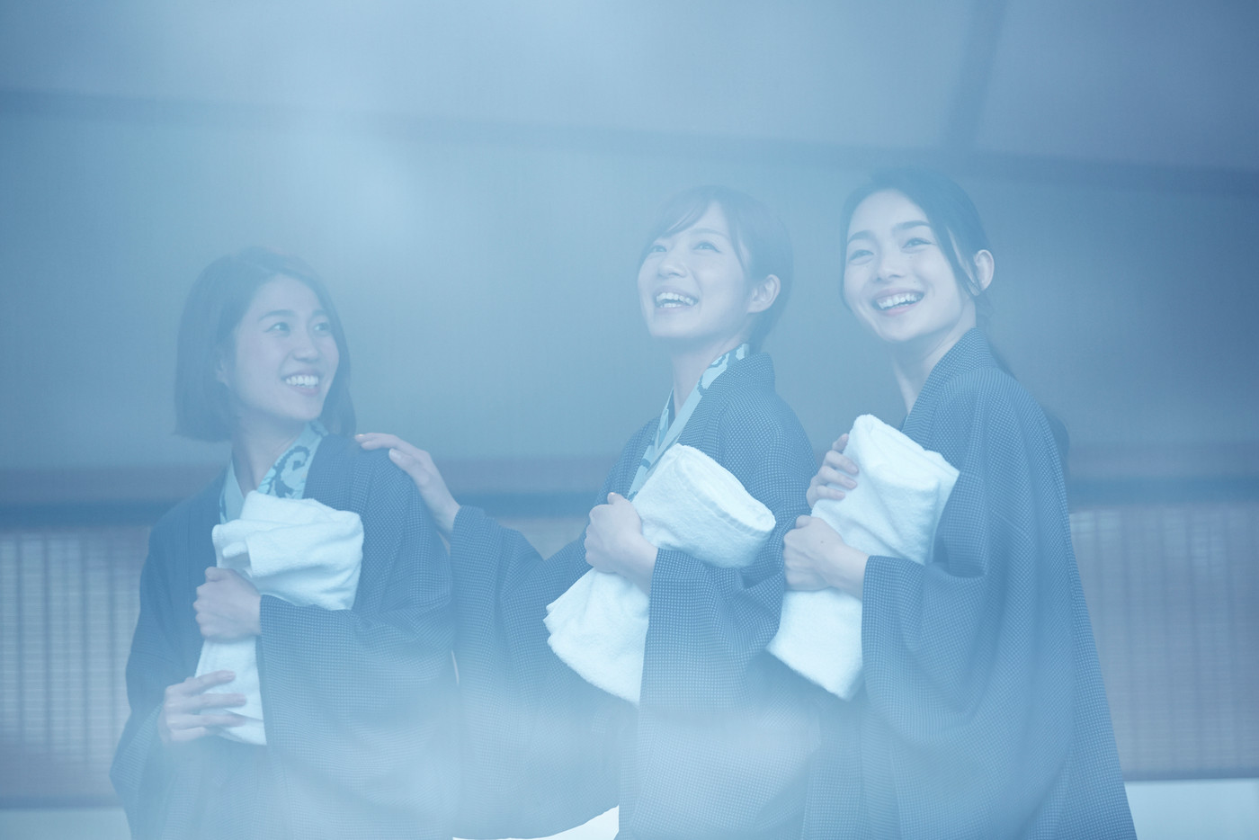 温泉 浴衣の女性達