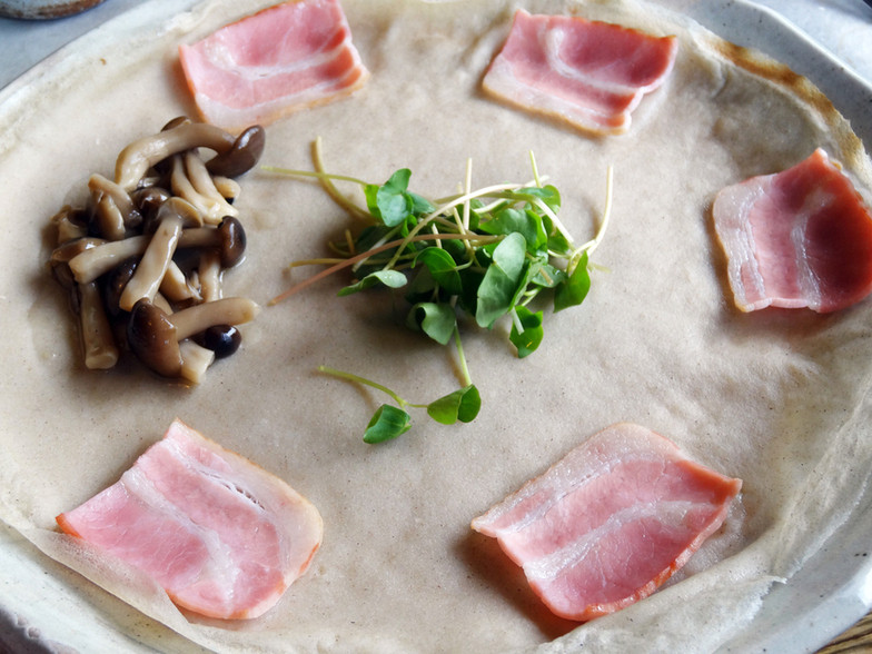「木漏れ陽」料理 582700 ガレット（ベーコン・しめじ・蕎麦の芽）