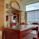 美術館のようなロビーで
チェックイン / 3