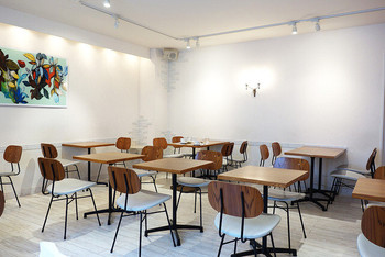 「なかたに亭」内観 1049826 店内明るくて意外と広いのに驚き！（・∀・）