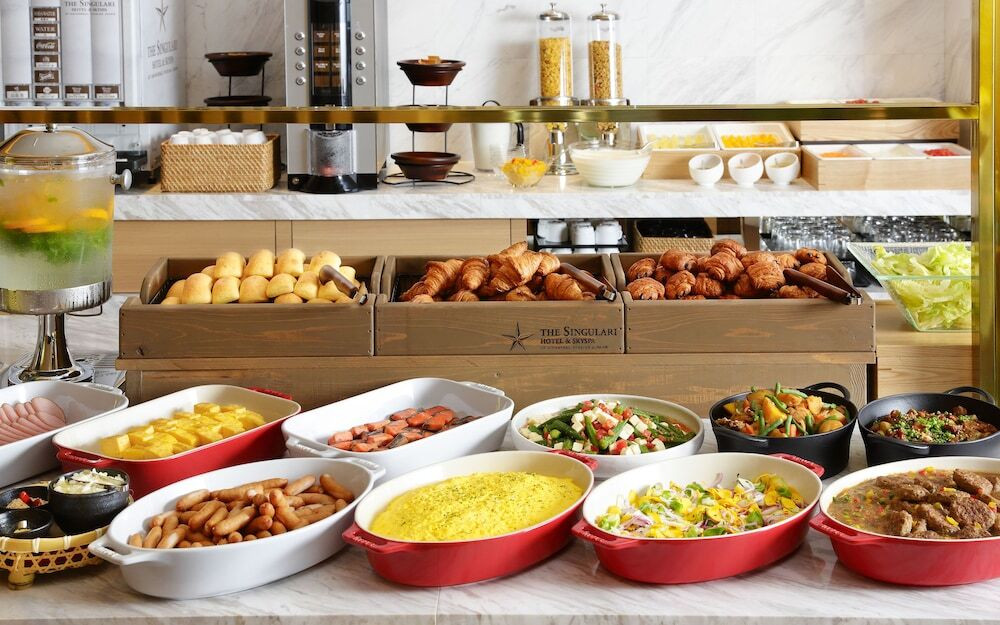 展望露天風呂から大阪湾の夜景を眺め癒される3929795