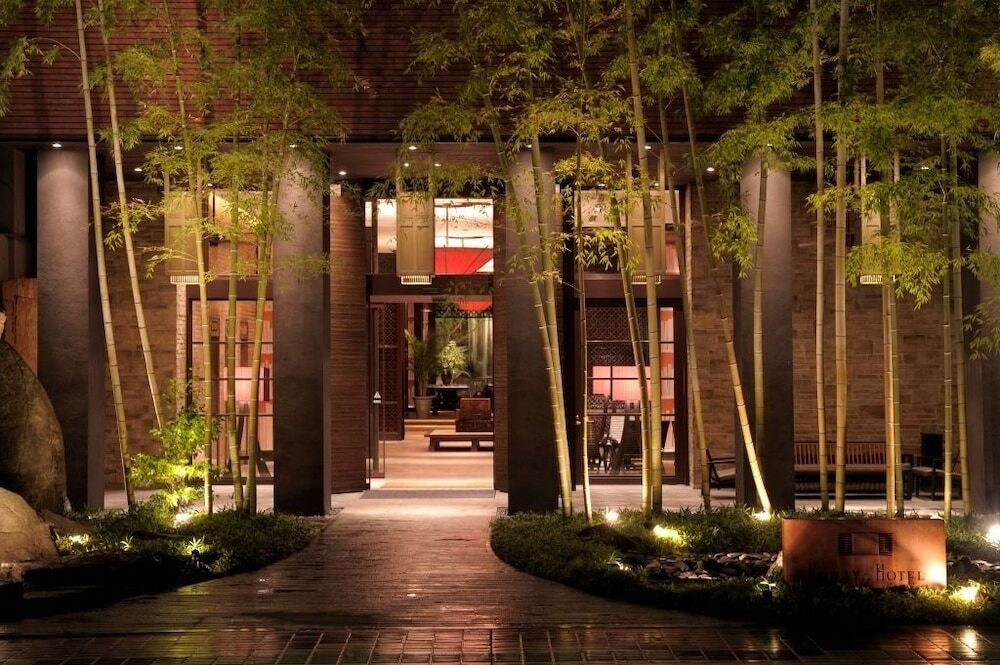 露天風呂付き客室で黄金色の温泉を堪能できるホテル4010007