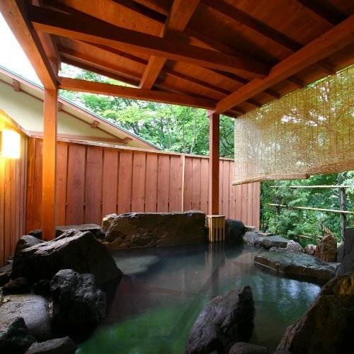 離れの湯屋「森乃湯」露天風呂① / 3