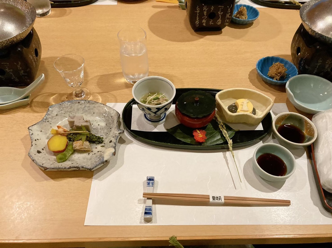 夕食は地元の食材が多く、美味しく頂きました。