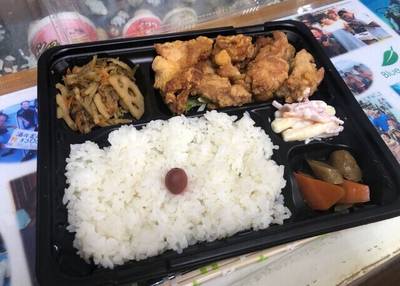 ブルー エントランス キッチン