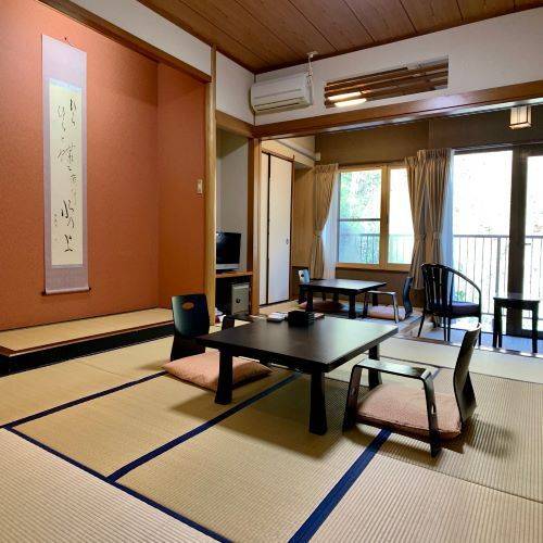 露天風呂付きもある
深緑を望む広々客室 / 3