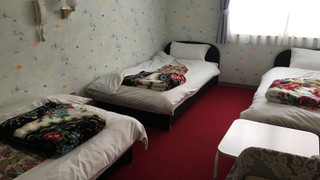 トリプルルーム（バス・トイレ共同）