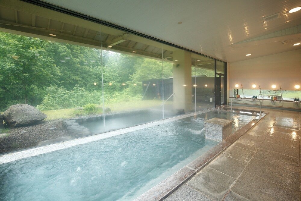 北欧風山小屋リゾートの自然と温泉、朝ごはんで体に潤いを3996187