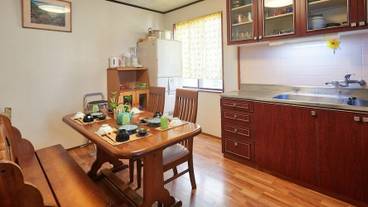 客室内のダイニングエリア / 7