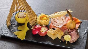 食事・飲み物 / 30