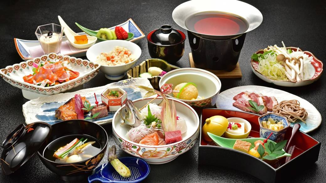 夕食は旬菜たっぷりの
華やかな和懐石 / 1