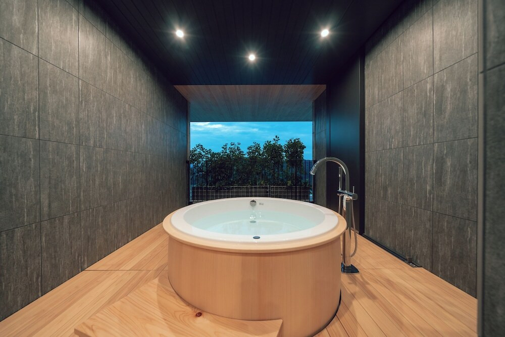 自然と調和するハイエンドホテルでおしゃれな2人時間を4010438