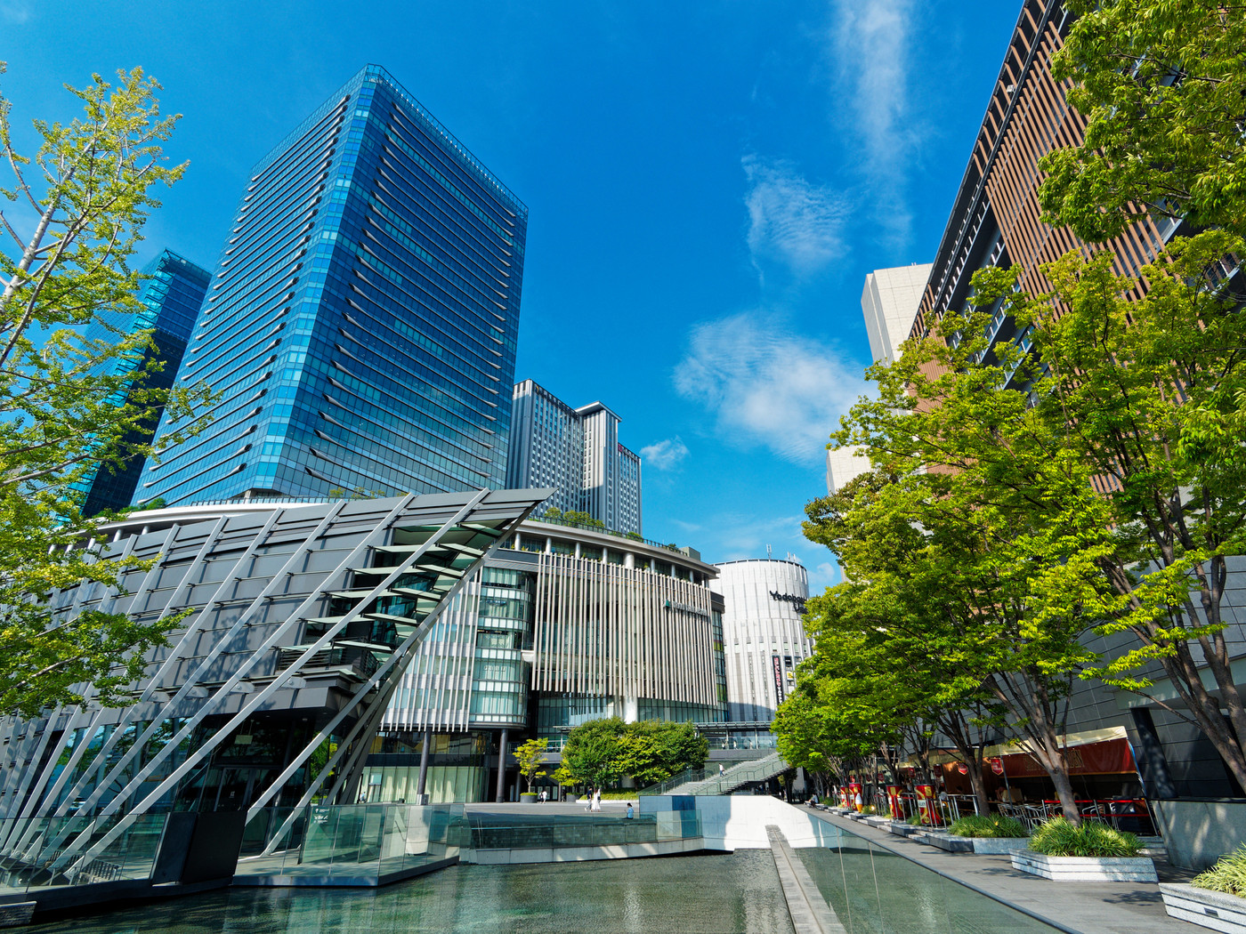 JR大阪駅前 うめきたSHIPとグランフロント大阪