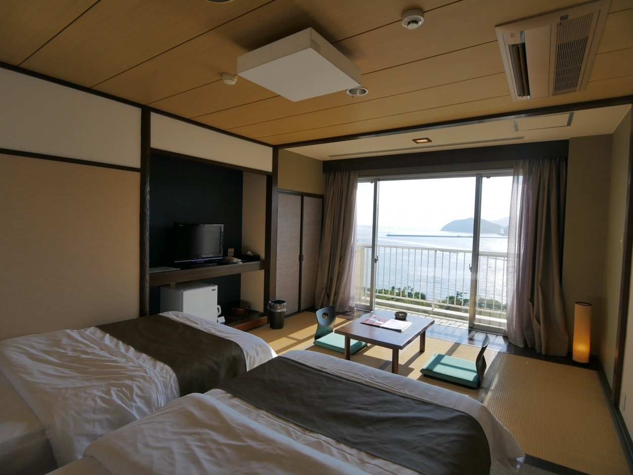 絶景を望む三段の露天風呂で、宿毛湾と溶け合う極楽体験3491574