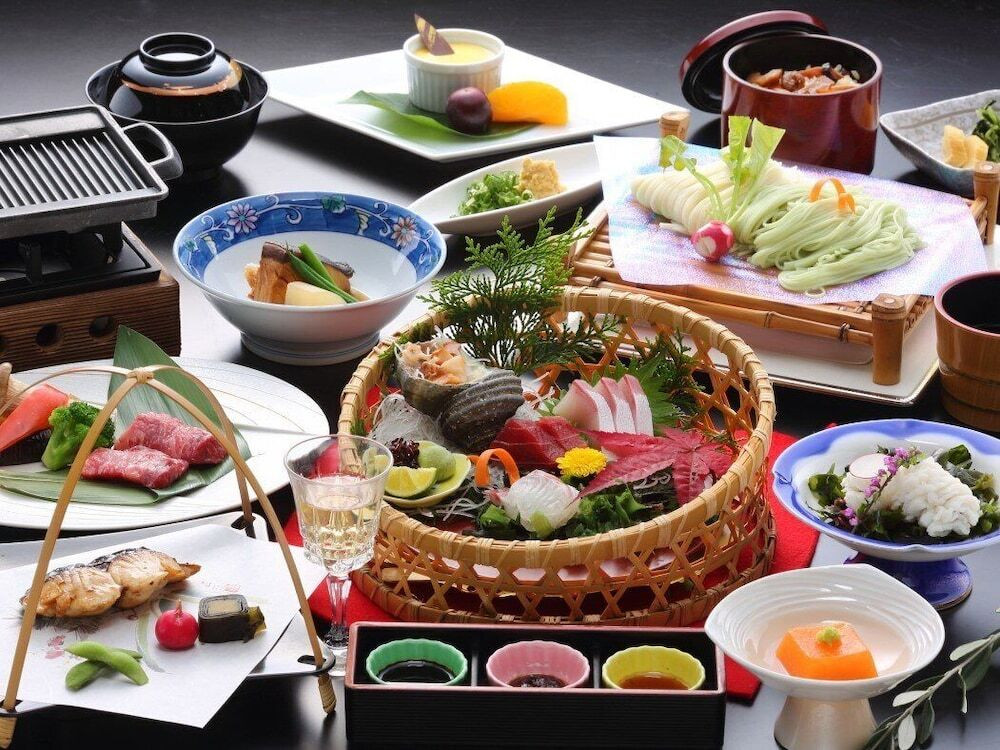 ロマンティックな噂のある「エンジェルロード」を望むホテル3976569