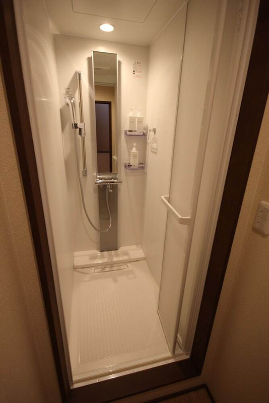 バスルームのシャワー