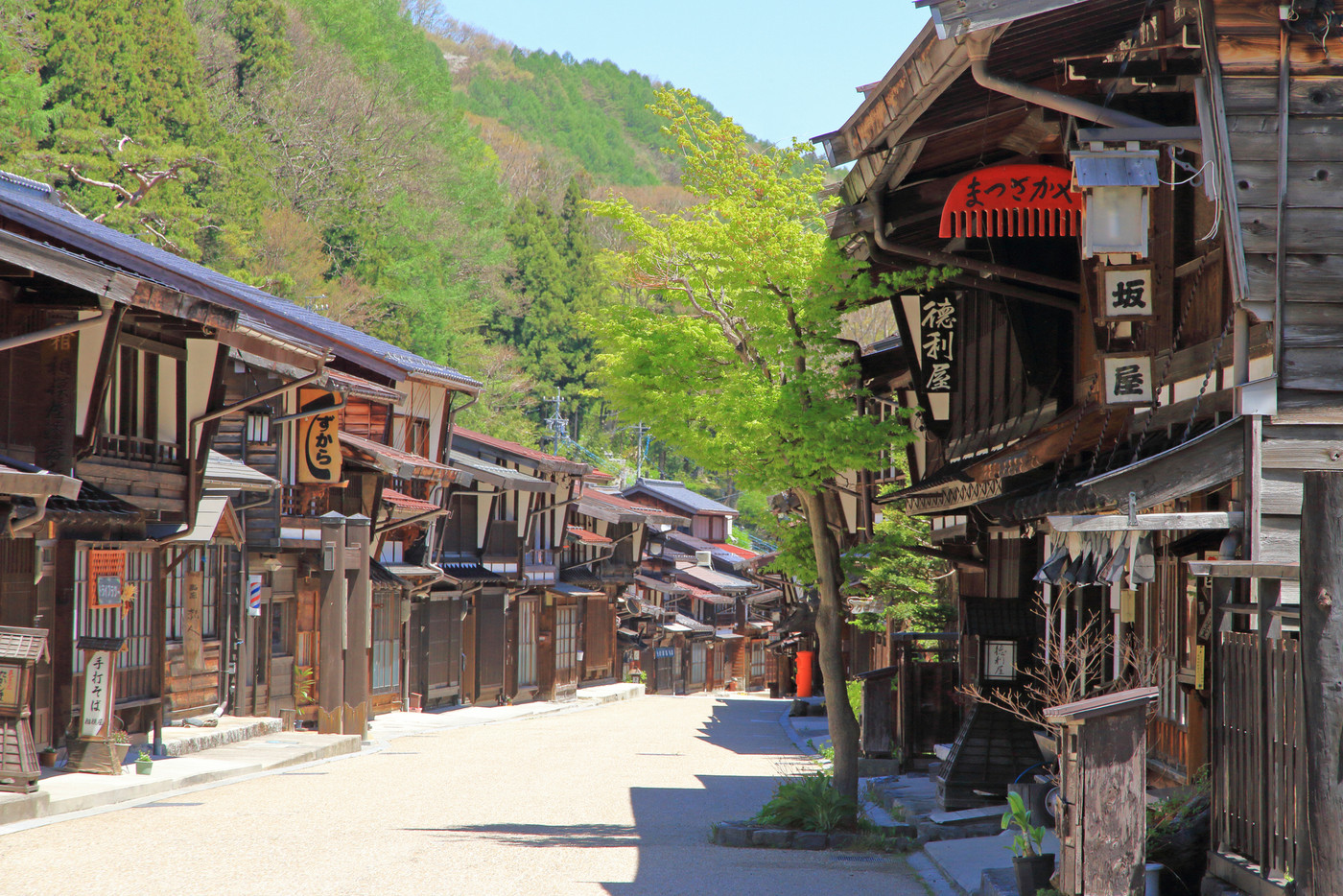 中山道木曽路　奈良井宿の町並み