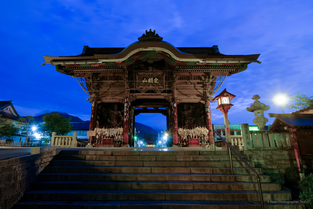 信州ワインと精進料理を味わい、善光寺「お朝事」を体験する宿坊3378295