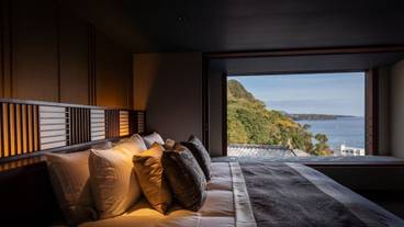 伊豆石の展望露天風呂付きキングサイズベッドルーム① / 8