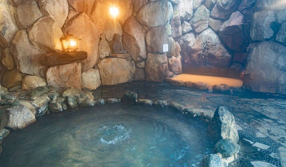 岩風呂の金泉と白湯 / 3