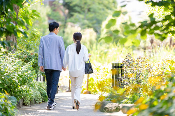 young couple traveling