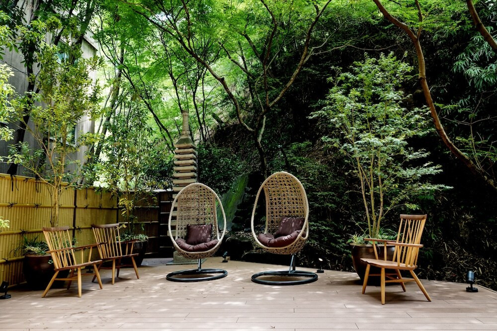 翌朝は、木漏れ日の中で爽やかにスタート3694313