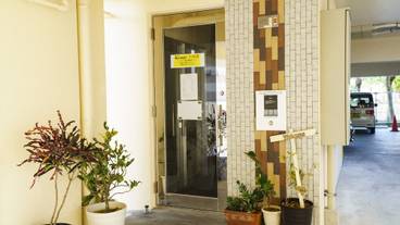 施設の入り口 / 3