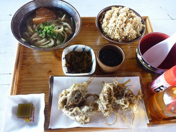 「くんなとぅ」料理 40744 もずくそばのｾｯﾄ、もずく天ぷら。