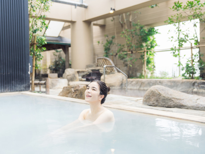 炭酸泉と酸素泉の混合泉「ミルキーソーダ」。細かい酸素の泡で保湿され美肌効果を期待できます