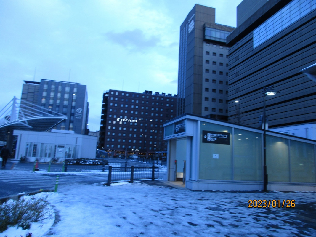 京都八条口を出るとすぐ左手に見える。 