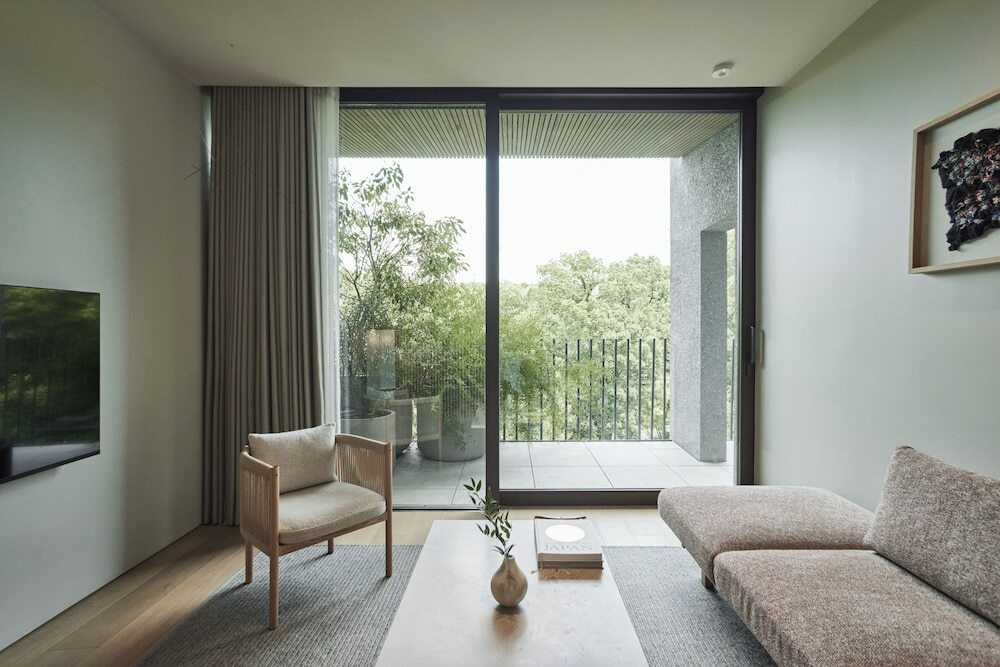 パークビュースイート + バルコニー リビング