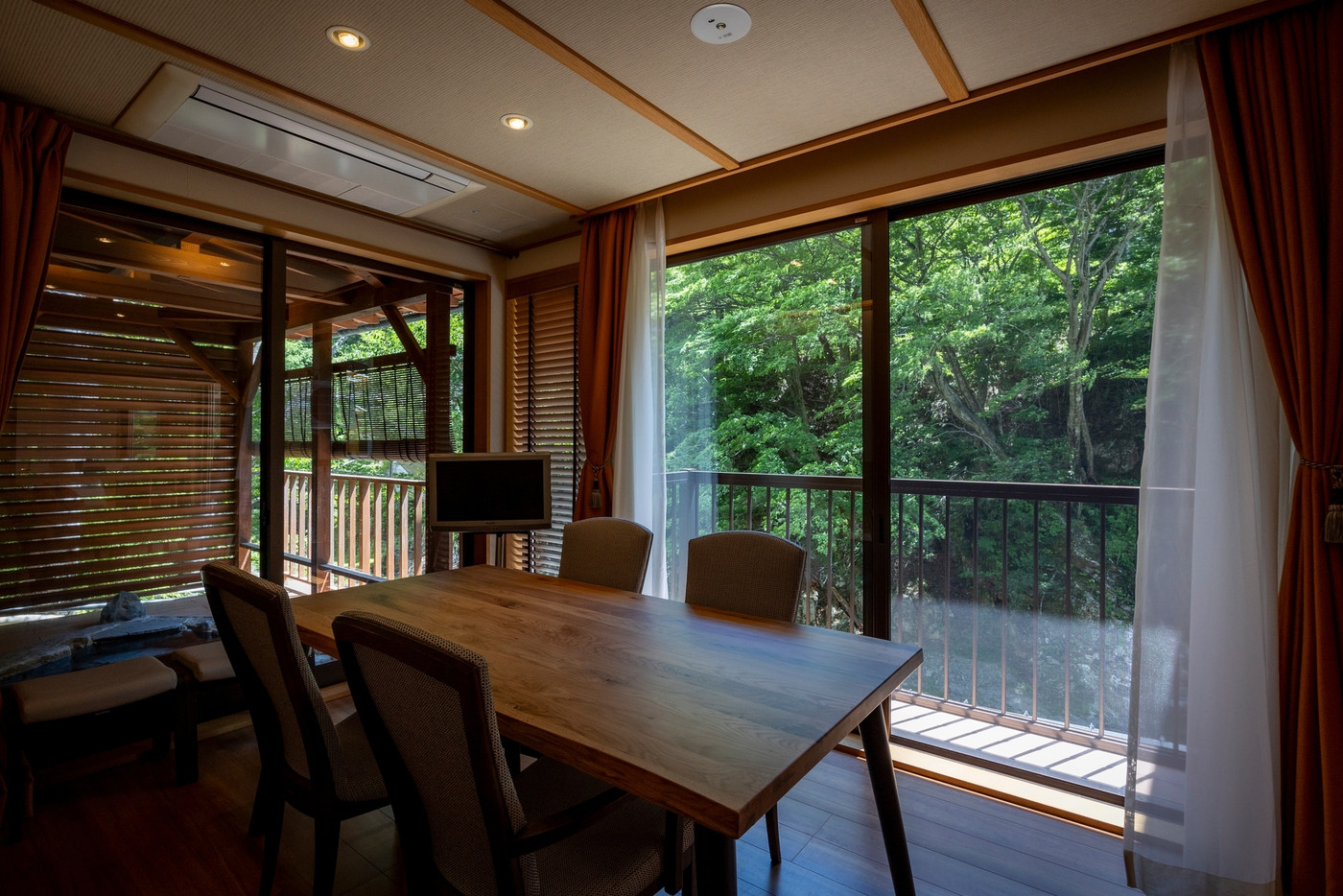 すっぽん・カニ鍋で贅沢気分。地元の食材を使用した手作り料理を楽しんで3564008