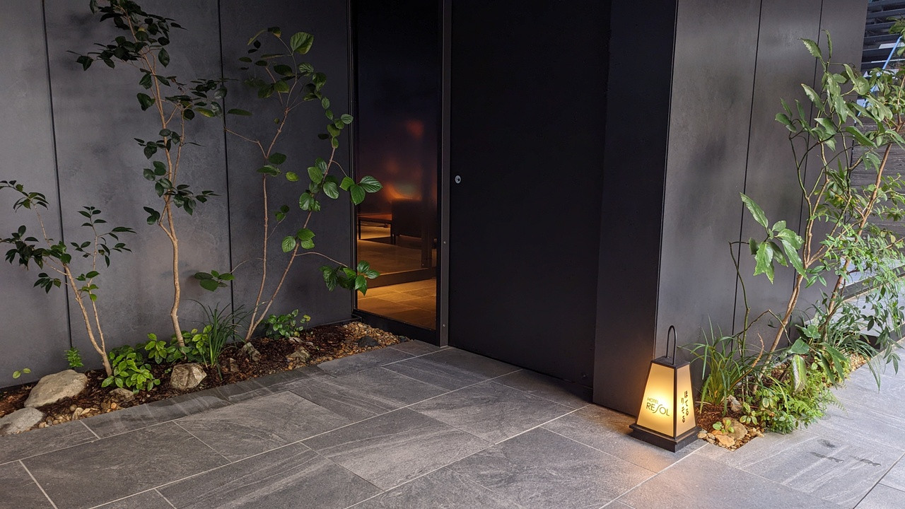 エントランスは料亭風