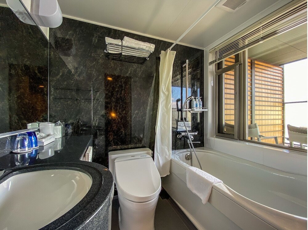 本館デラックスルームの浴室一例③