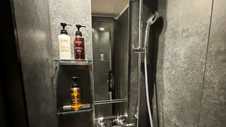 トラディショナル ルーム クイーンベッド 1 台 共用バスルーム (2 people)