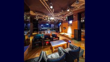 カラオケ ルーム / 4