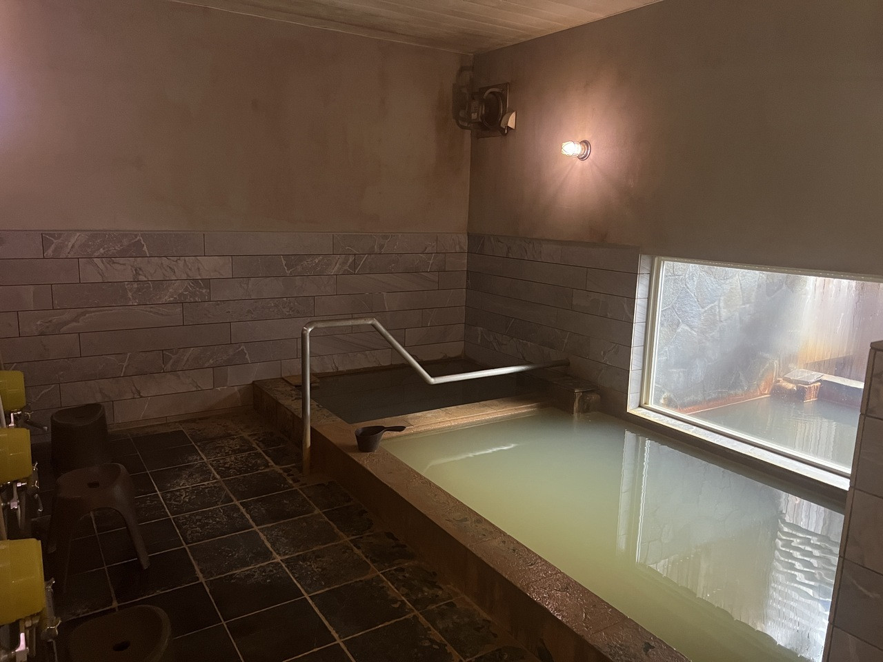 なんと温泉に原油が！保湿力たっぷりの大地の恵みを満喫4083832