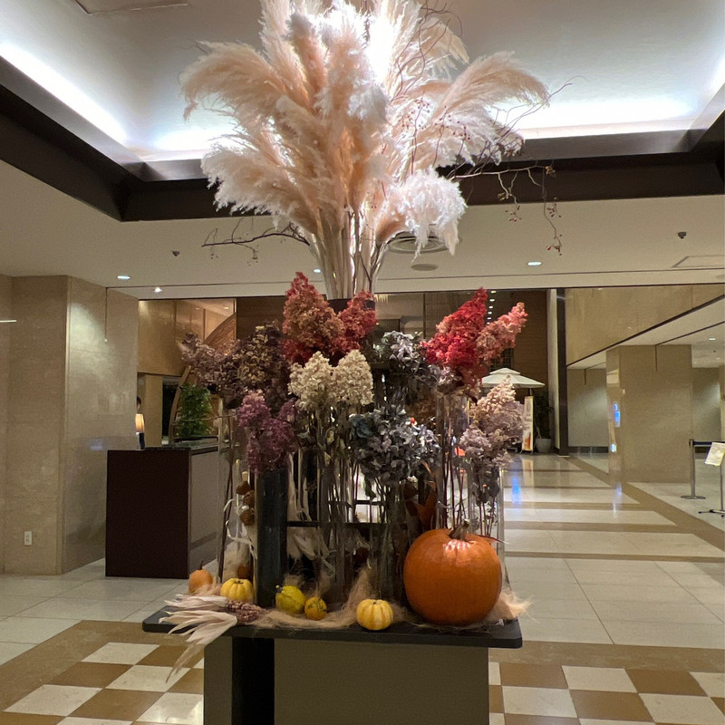 エントランスのかぼちゃの飾り付け