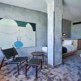 全客室異なるデザイン
アート＆鉄骨が主役の客室 / 3